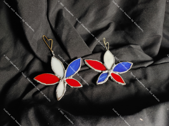 Picture of Whimsical Ivy Leaf Stained Glass Art